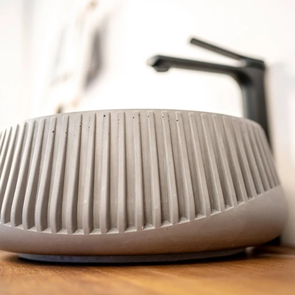 Ronde opzetwastafel van cement en hars - Ibisco Viadurini