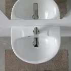 Wandgemonteerde witte keramische wastafel met een elegant modern design - Silica Viadurini
