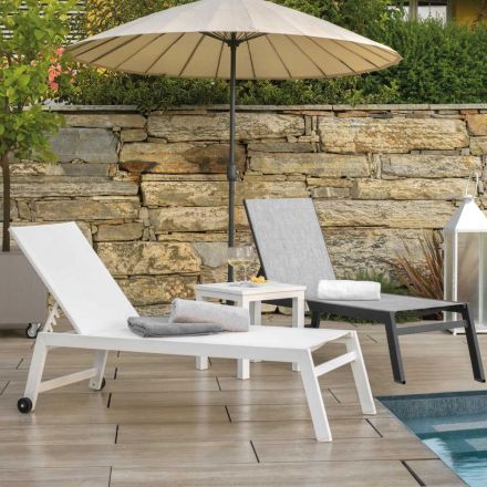 Buitenligstoel van aluminium en textilene met 2 wielen - Costume Viadurini