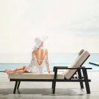 Aluminium zonnebank en teakhouten armleuningen met hoofdsteun - Moira Viadurini