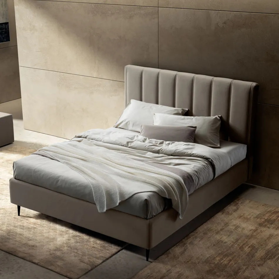 Tweepersoonsbed 160x190 met quiltwerk met brede verticale banden - Magan Viadurini