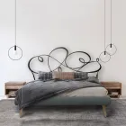 Tweepersoonsbed met gewatteerd bedframe en ijzeren hoofdeinde - Nebbia Viadurini