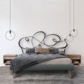 Tweepersoonsbed met gewatteerd bedframe en ijzeren hoofdeinde - Nebbia