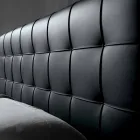 Design-tweepersoonsbed met gestoffeerd hoofdeinde Leilo, 160x200 cm Viadurini