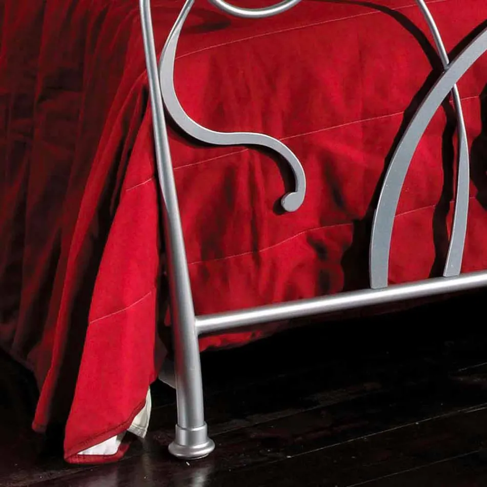 Dubbel bed in ijzer ambachtelijke met kegelvormige benen Zoe Viadurini