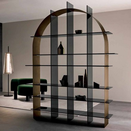 Vrijstaande gebogen boekenkast in rookglas en geborsteld brons ontwerp - Marco Viadurini
