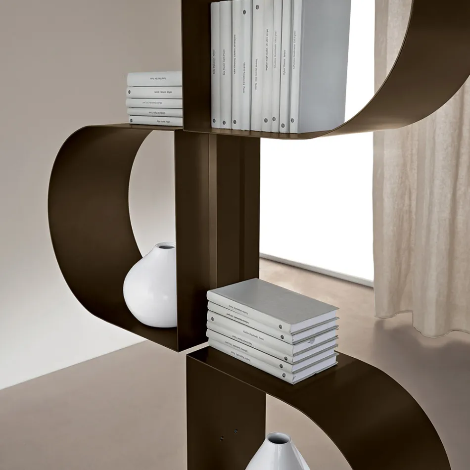 Fatima verticale boekenkast van geverfd metaal met verstelbare poten Viadurini