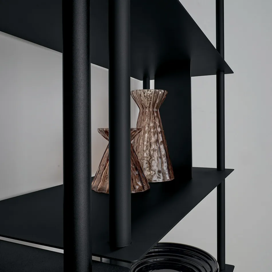 Filiberta verticale boekenkast van gelakt metaal, gemaakt in Italië. Viadurini