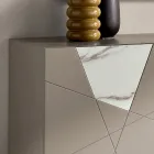 Dressoir met 2 deuren van gelakt MDF met pantograaf en glasinzetstukken met marmerlook - Danila Viadurini