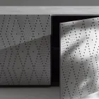 Dressoir met 3 deuren en 3 interne planken, gegoten aluminium decoratie - Schorpioen Viadurini