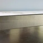 Woonkamerdressoir met stalen onderstel en melamine structuur - Adriel Viadurini