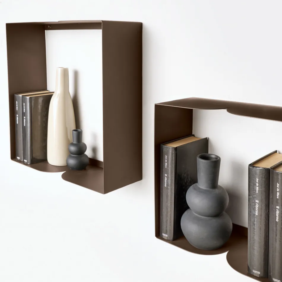 Metalen plank in twee maten en drie kleuren met gebogen details - Thalia Viadurini
