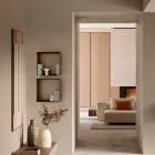 Metalen plank in twee maten en drie kleuren met gebogen details - Thalia Viadurini
