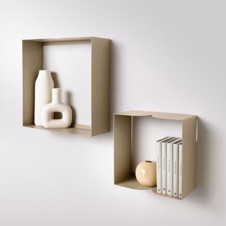 Metalen plank in twee maten en drie kleuren met gebogen details - Thalia Viadurini
