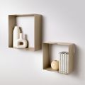Metalen plank in twee maten en drie kleuren met gebogen details - Thalia