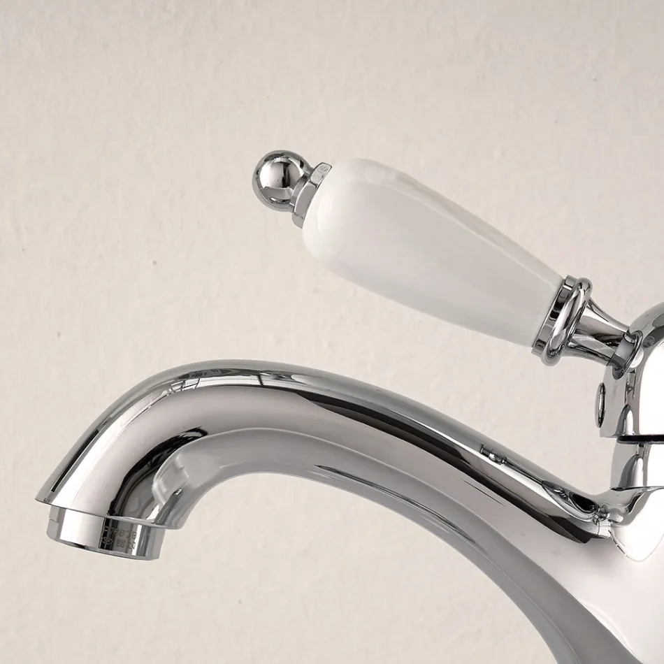 Klassieke stijl handgemaakte messing wastafelmengkraan met hendel - Noriana Viadurini