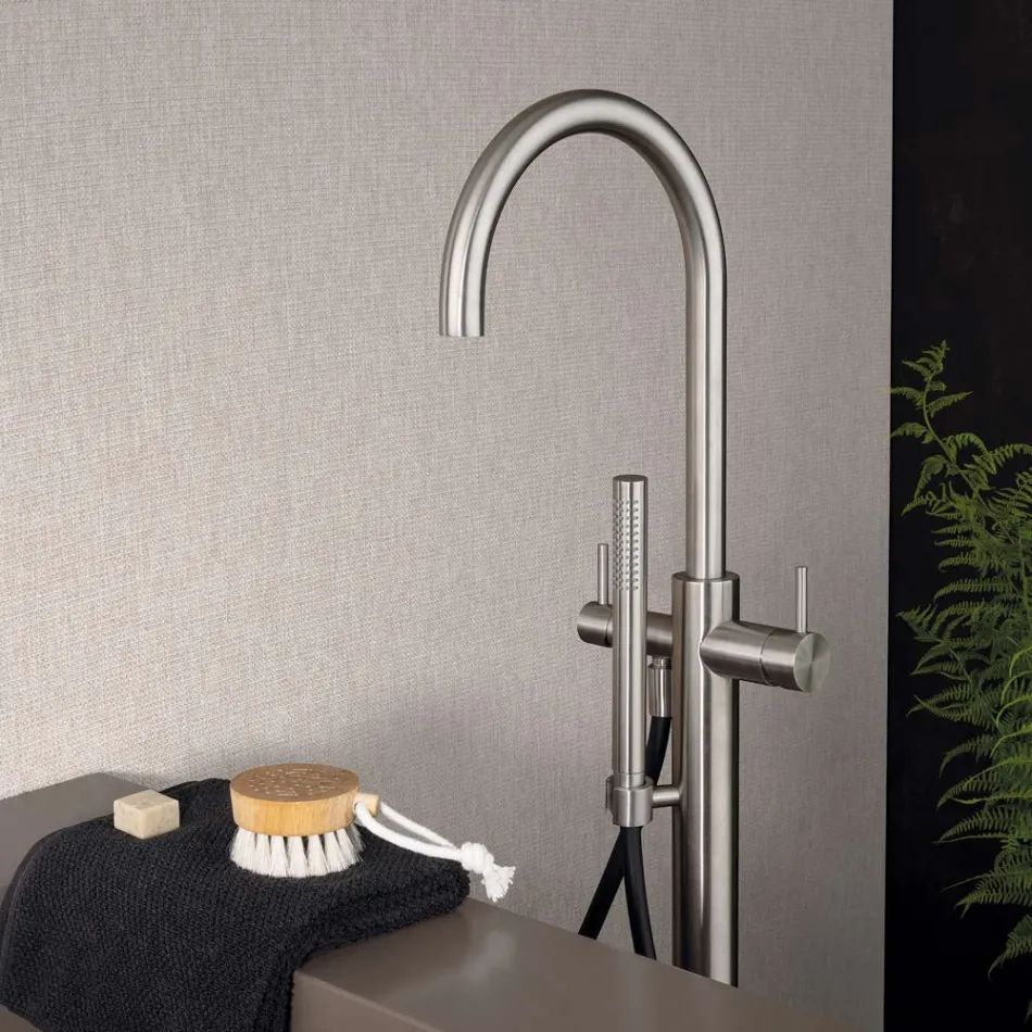 Externe staande badmengkraan in AISI 316L roestvrij staal - Klauwen Viadurini