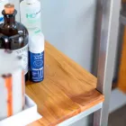 Kolom badkamerkast in teak en staal met 4 open planken - Tamburino Viadurini