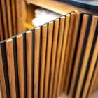 Handgemaakt badkamermeubel van massief teak en mahonie - Heliconia Viadurini