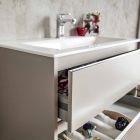 Duifgrijze badkamerwastafel in hout en hars met designspiegel - Alfonso Viadurini