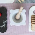 Mortel in wit Carrara-marmer met houten stamper gemaakt in Italië - Winda Viadurini