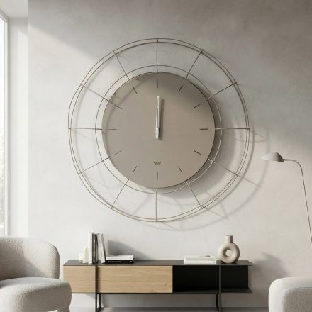 Adalgiso moderne wandklok van gekleurd staal, gemaakt in Italië. Viadurini