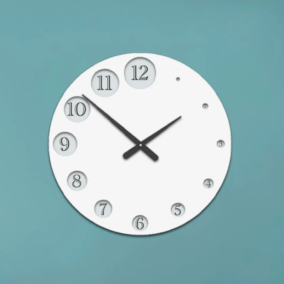 Houten klok met geleidelijk groter wordende cijfers, gemaakt in Italië - Kenia Viadurini