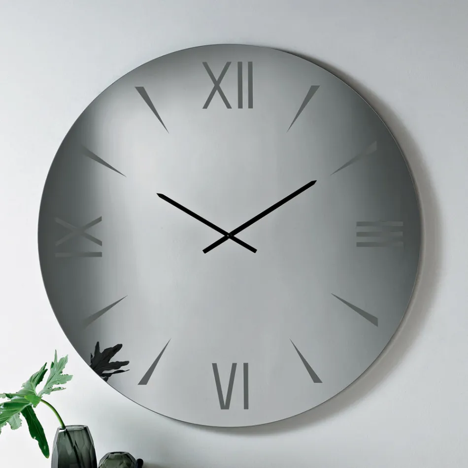 Ronde klok van spiegelglas met lasergegraveerde cijfers - Clelia Viadurini