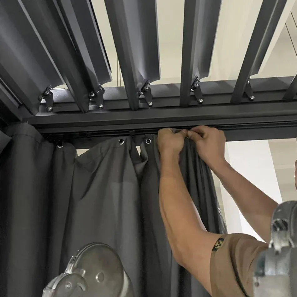 Pegola 3x4 mt in antraciet gelakt aluminium met zwengel - Levante Viadurini