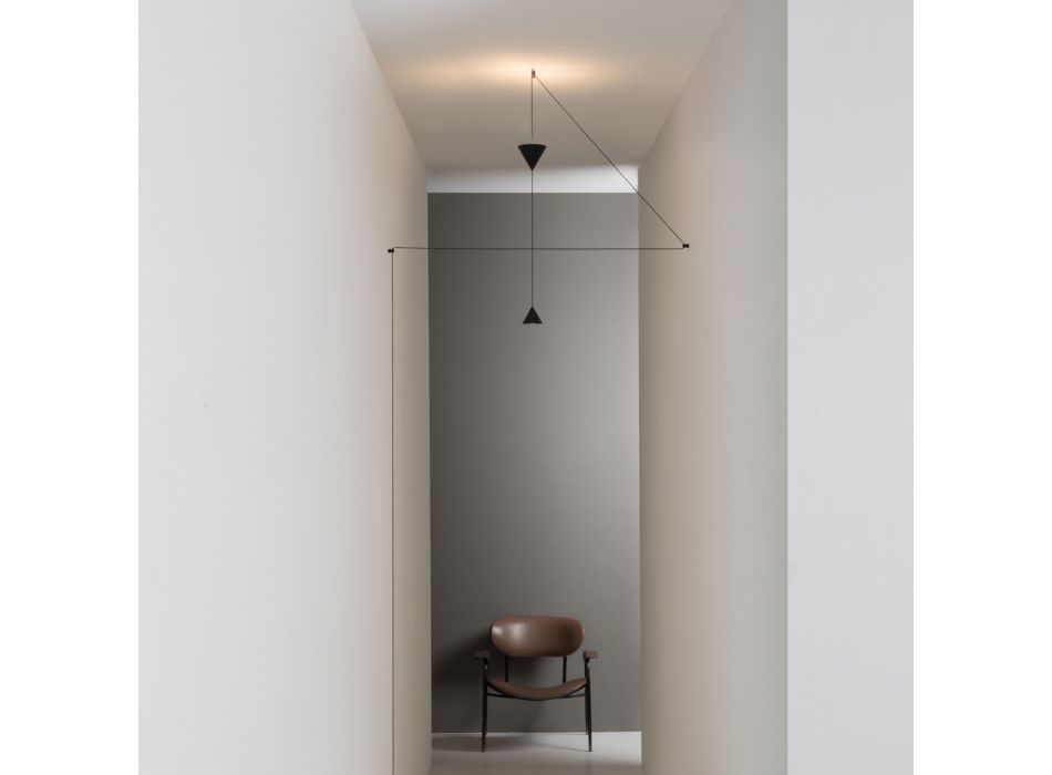 Vloerlamp in zwart aluminium en minimalistisch design met dubbele kegel - Mercado Viadurini