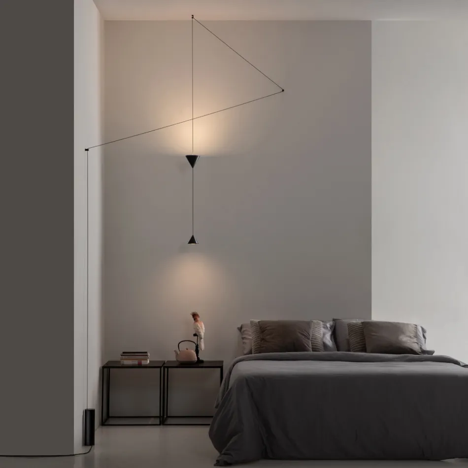 Vloerlamp in zwart aluminium en minimalistisch design met dubbele kegel - Mercado Viadurini
