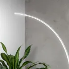 Moderne dimbare LED-vloerlamp in zwart, goud of wit metaal - Gondola Viadurini
