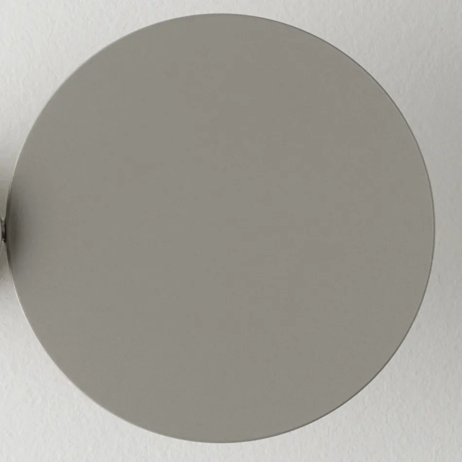 Staande lamp van metaal met verschillende afwerkingen, gemaakt in Italië - Lumi Viadurini