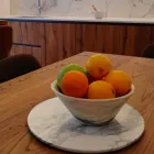 Ronde serveerschaal van wit Carrara-marmer Made in Italy - Kamil Viadurini