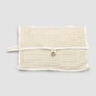 Handtas van natuurlijk wit honingraatkatoen met parelmoerknoop - Anteha Viadurini