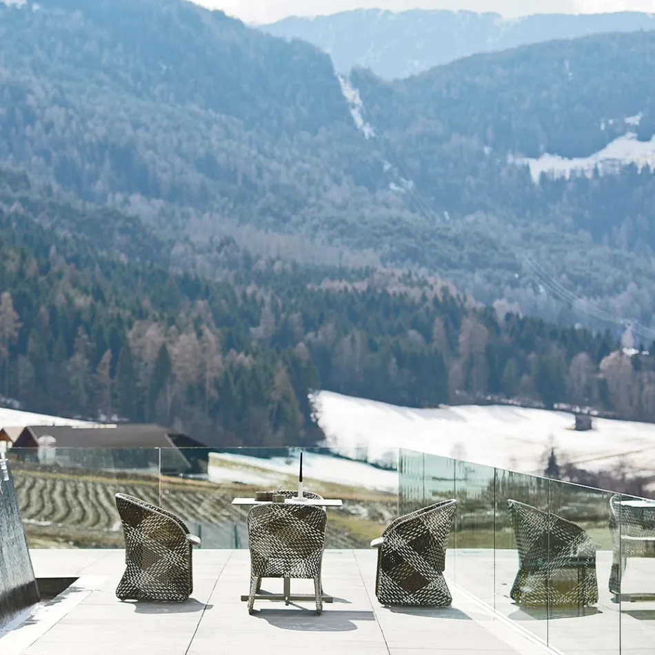 Tuinfauteuil in gekleurde gevlochten synthetische vezels - Maat van Varaschin Viadurini