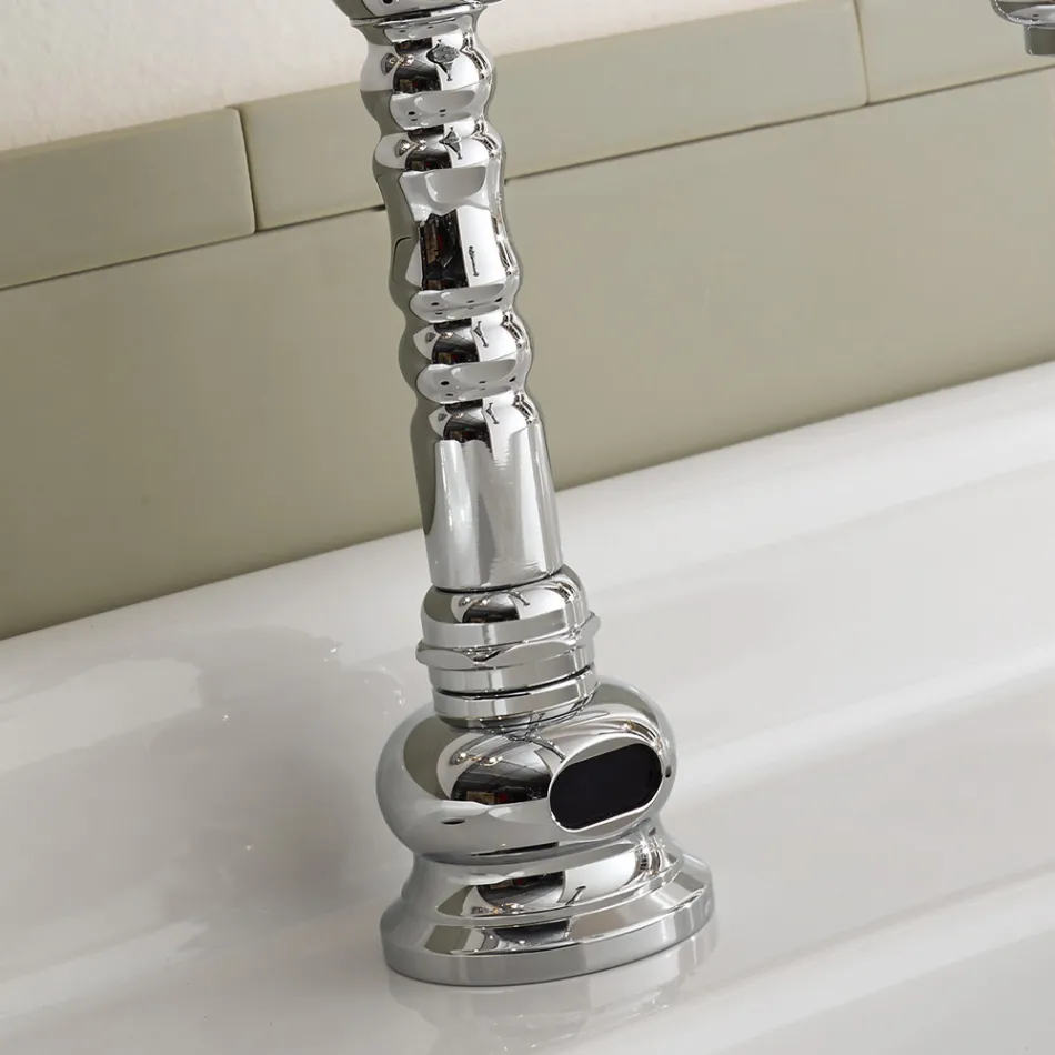 Elektronische wastafelkraan met één gat, klassieke stijl in messing - Noriana Viadurini