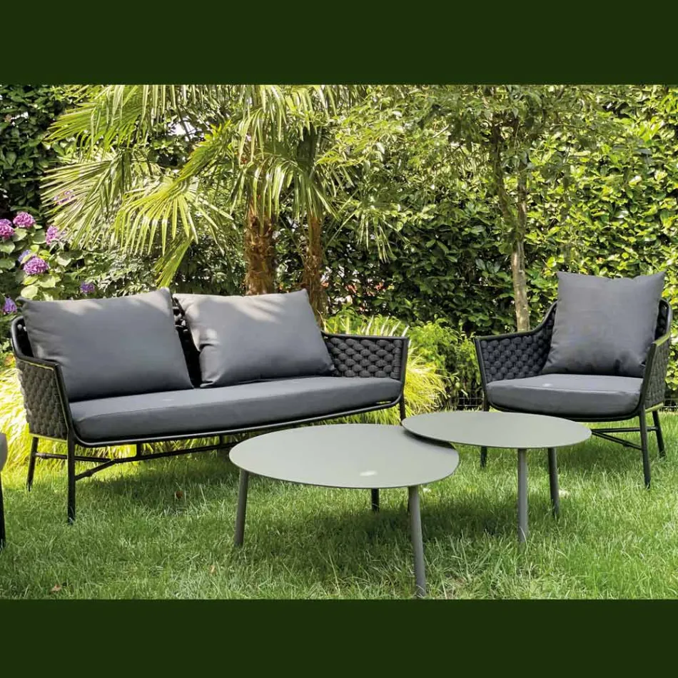 Woonkamer bestaande uit een bank, fauteuils en 2 aluminium salontafels - Yuma Viadurini