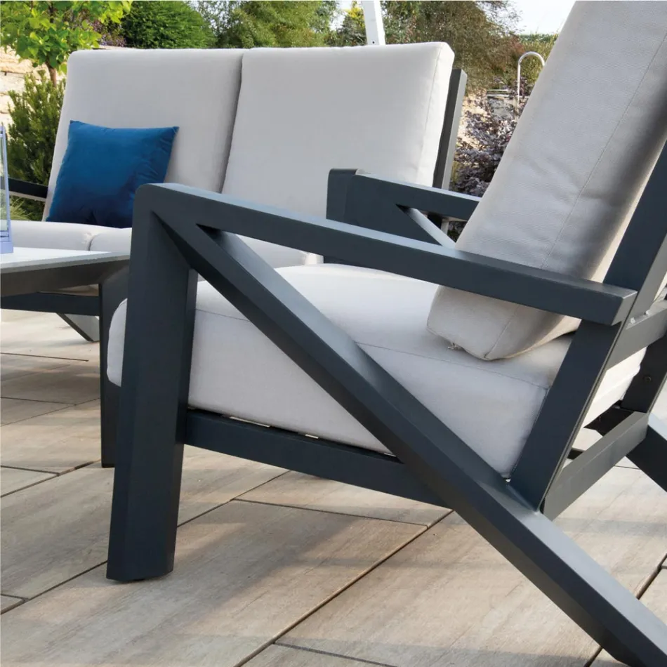 Woonkamer Bestaande uit een bank, salontafel en fauteuils met voetensteun - Mededelingenbord Viadurini