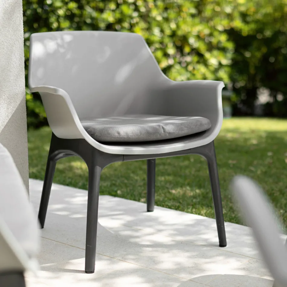 Woonkamer met 1 bank, 2 fauteuils en 1 salontafel in polypropyleen - Machine Viadurini