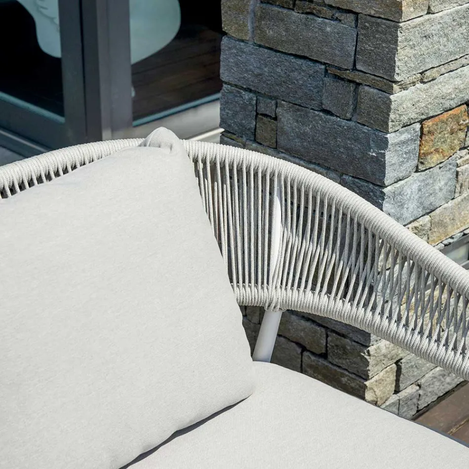 Woonkamer buiten met ronde kussens en armleuningen - Zenith Viadurini