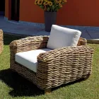 Rotan tuinlounge met houten salontafel en kussens - Hugues Viadurini