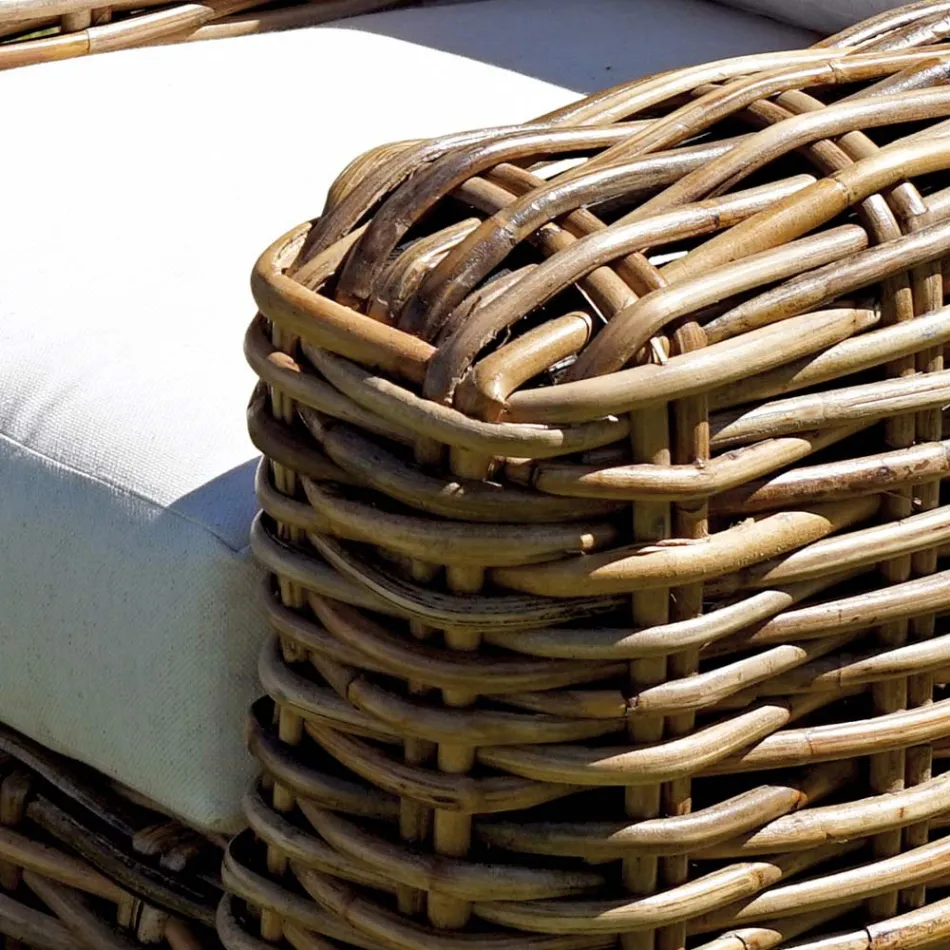 Rotan tuinlounge met houten salontafel en kussens - Hugues Viadurini