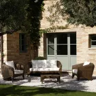 Polyrattan woonkamermerk REHAU in verschillende afwerkingen en witte kussens - Madness Viadurini