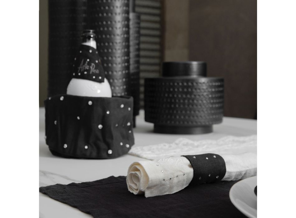 Druppelaar in wit of zwart linnen met borduurwerk en kristallen 2 stuks - Salvino Viadurini