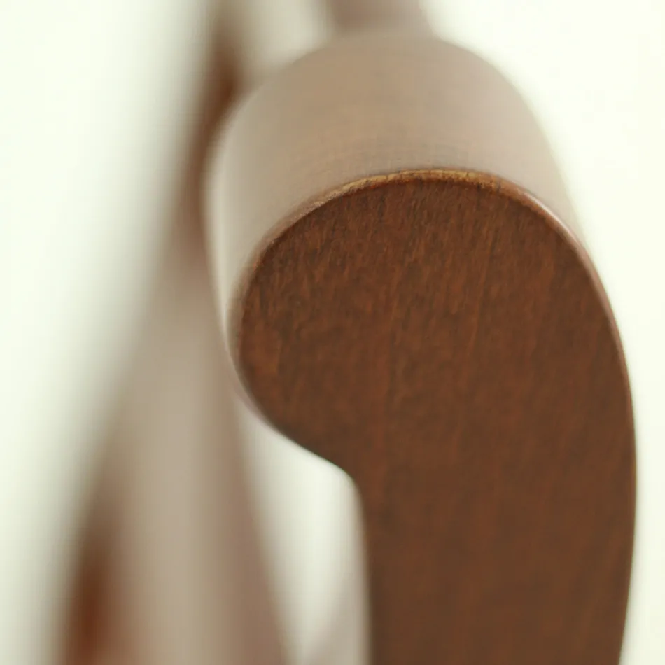 Klassieke houten stoel met stoffen zitting, gemaakt in Italië - Design Baptiste Viadurini