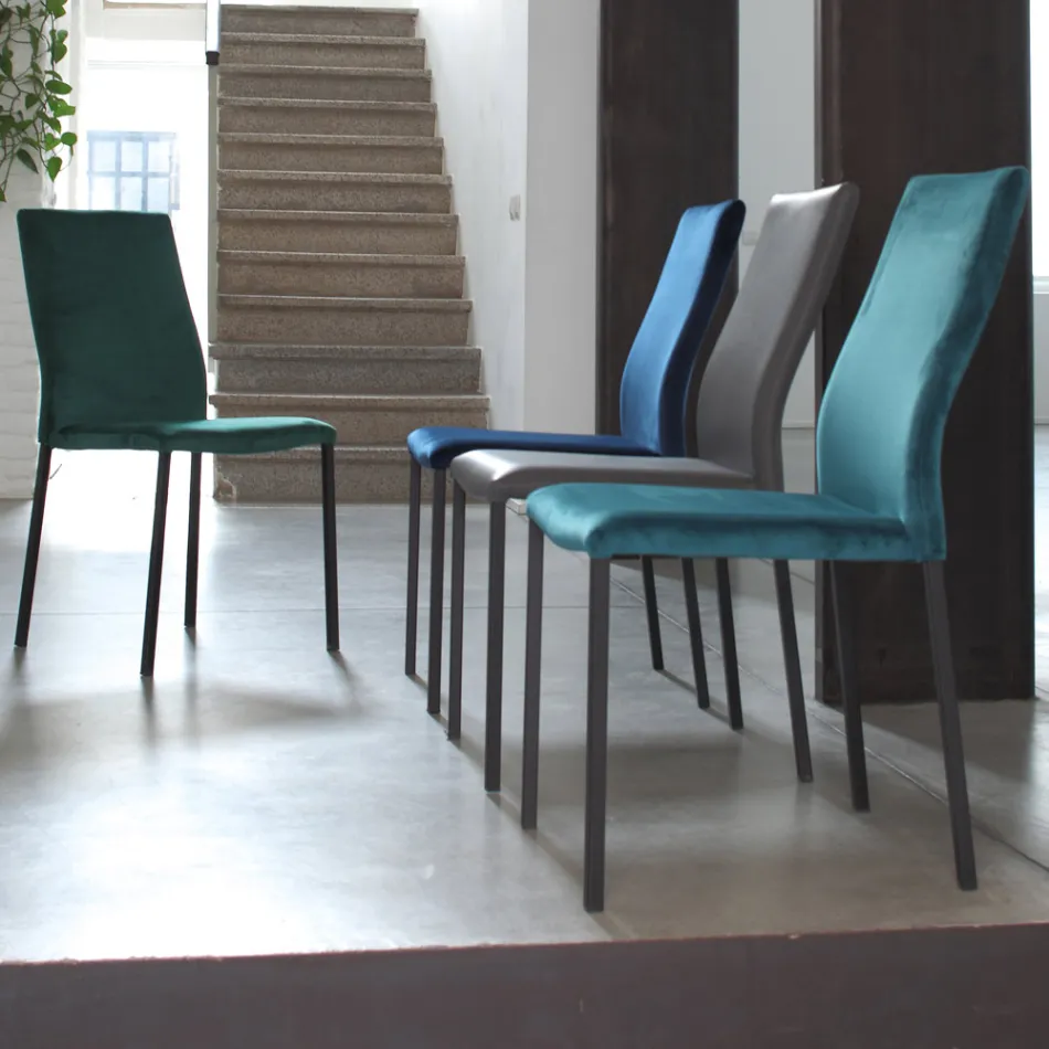 Keukenstoel met metalen poten en fluwelen zitting, 4 stuks - Darvina Viadurini