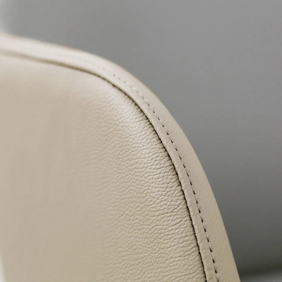 Eetkamerstoel met armleuningen in ijskleurig leer Made in Italy - Lyanne Viadurini