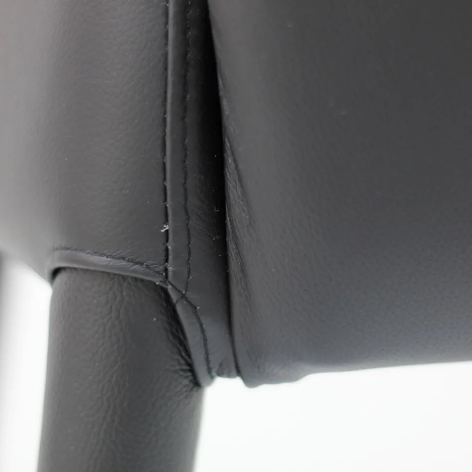 Eetkamerstoel met armleuningen bekleed met zwart leer Made in Italy - Meyer Viadurini