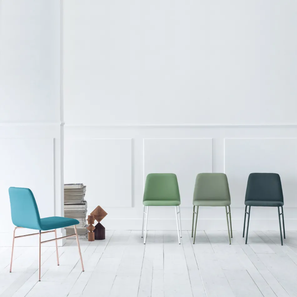 Stoel van fijne stof met metalen onderstel, gemaakt in Italië, 2 stuks - Molde Viadurini